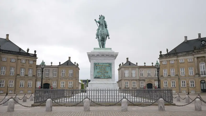 Schloss Amalienborg-min