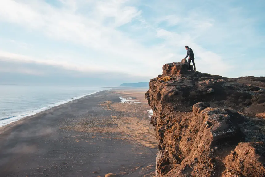 Blick vom Kap Dyrhólaey über den endlosen schwarzen Strand