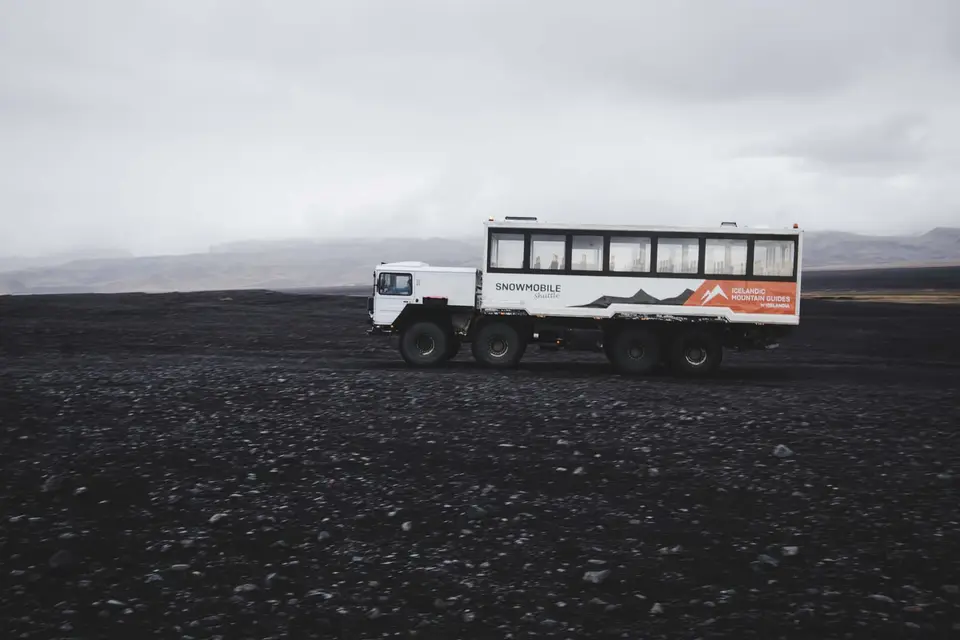 Eishöhlen-Tour unter dem Katla