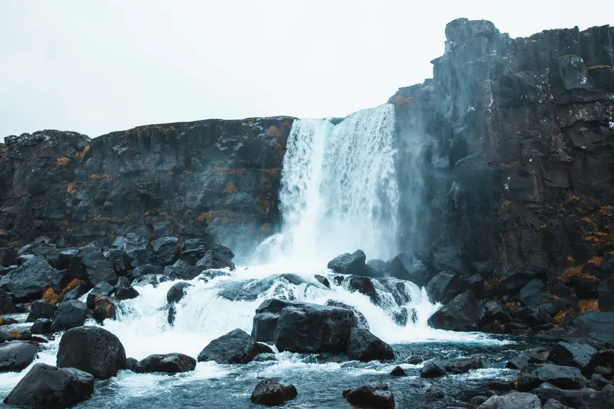 Wasserfall Öxarárfoss in der Almannagjá-Schlucht