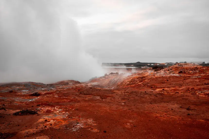 Holzsteg durch das Thermalfeld von Seltún bei Krýsuvík
